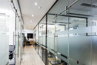 Office glass partition for modern and stylish workplace interiors